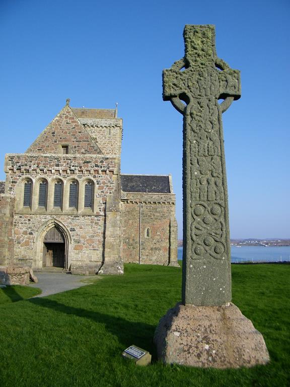 St-Martins-Cross-and-Iona-Abbey